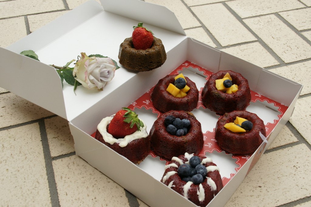 Bundt cakes are usually decorated with frosting but mango, strawberries and blueberries make a gorgeous presentation. 